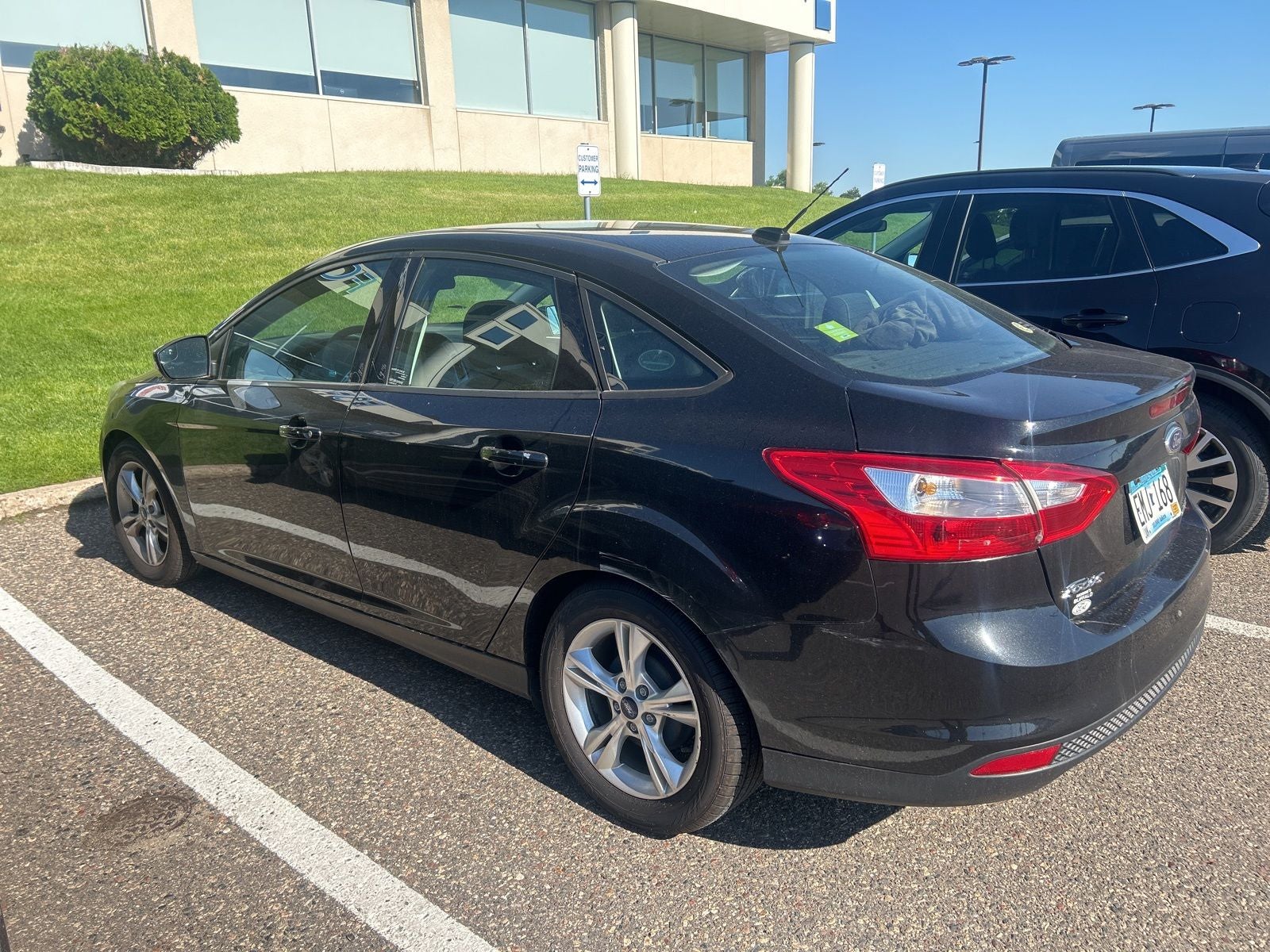 Used 2014 Ford Focus SE with VIN 1FADP3F24EL198262 for sale in Minneapolis, Minnesota