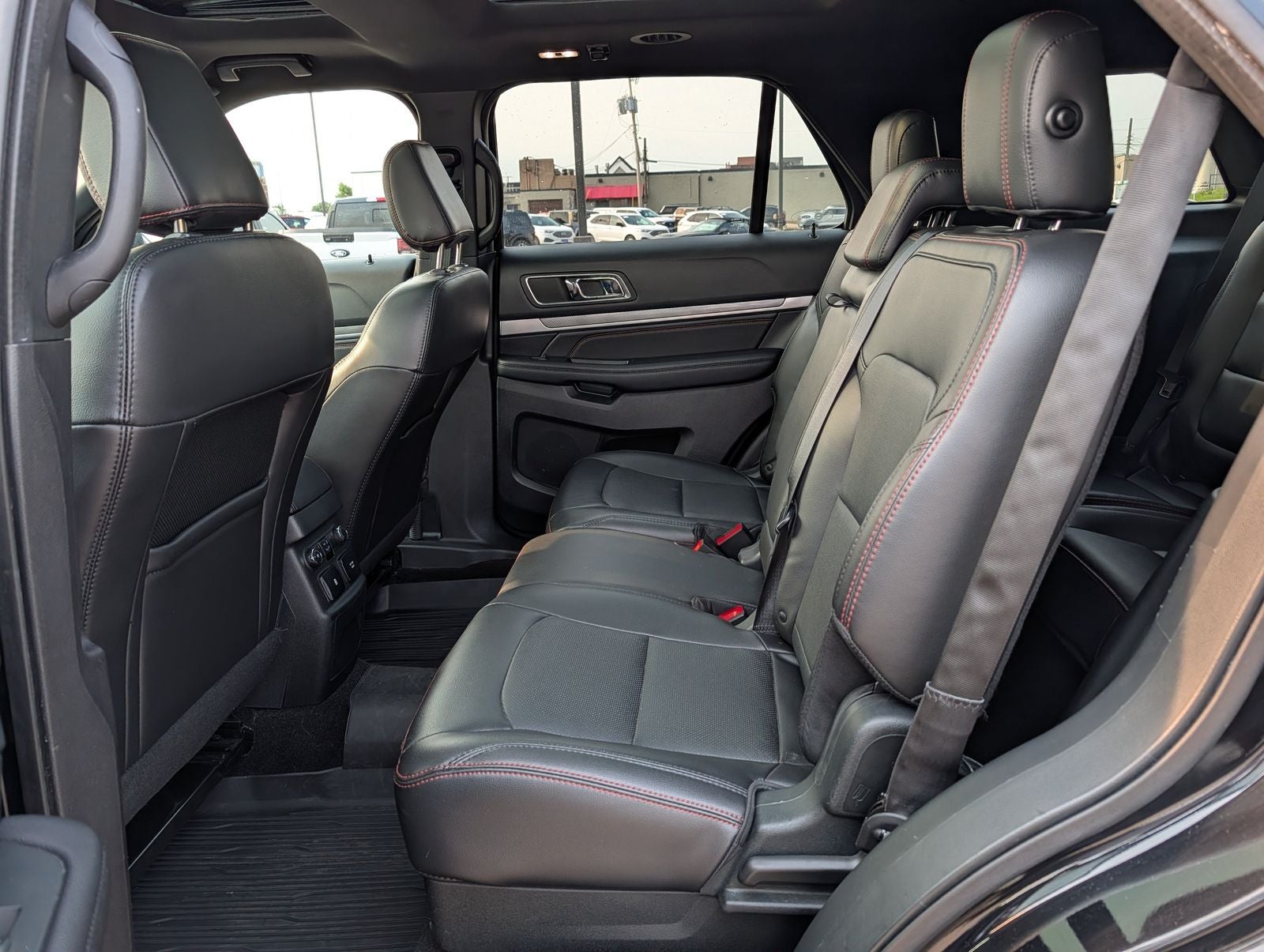 2018 Ford Explorer Sport w/ Panoramic Moonroof