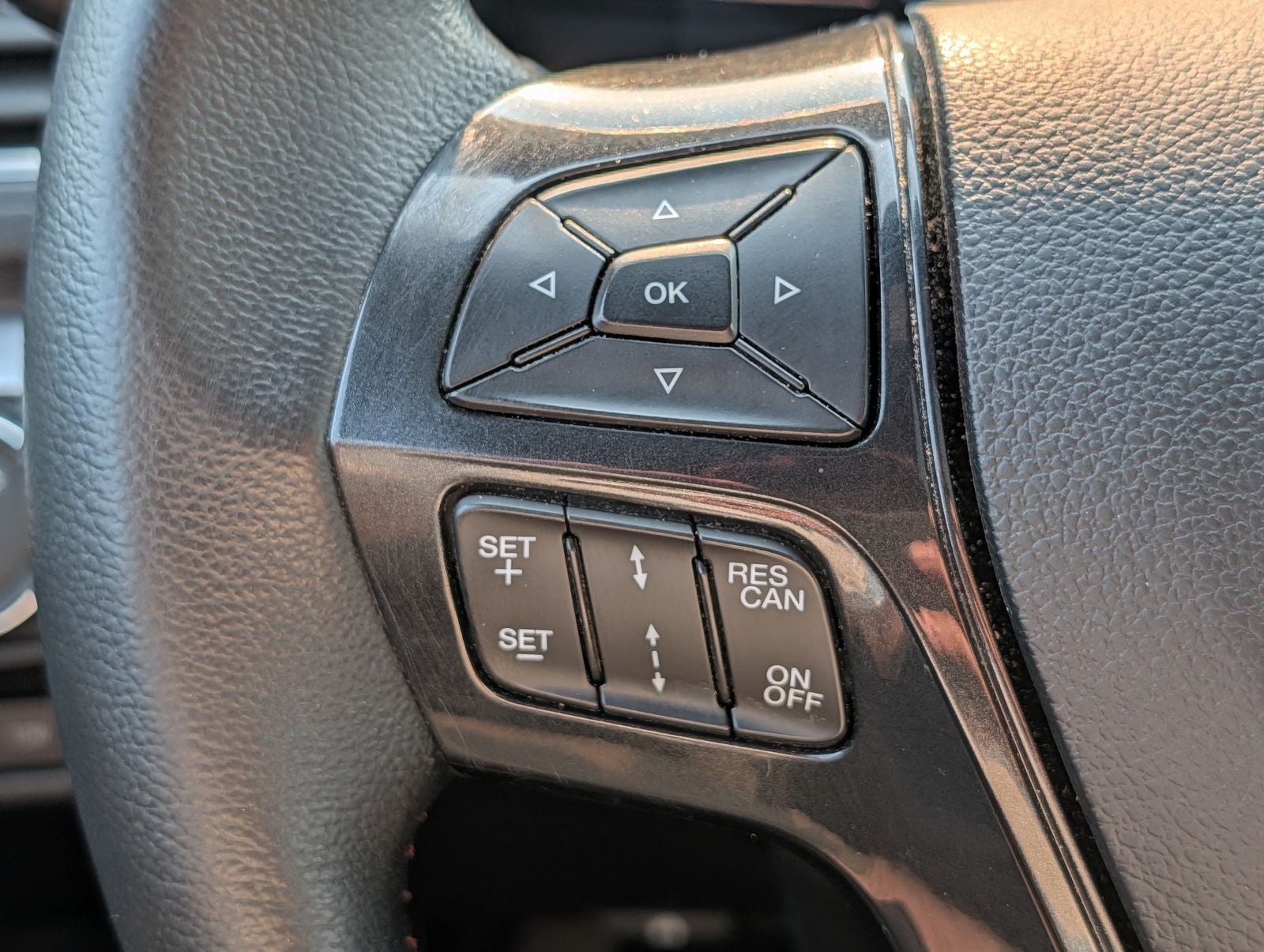 2018 Ford Explorer Sport w/ Panoramic Moonroof