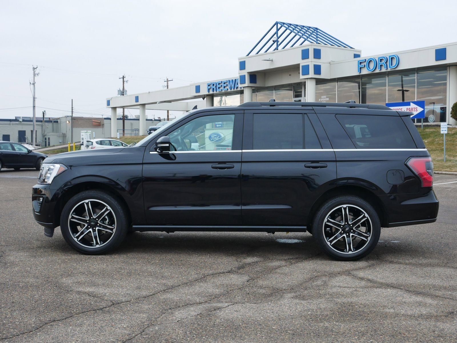 Used 2021 Ford Expedition Limited with VIN 1FMJU2AT3MEA29431 for sale in Minneapolis, Minnesota