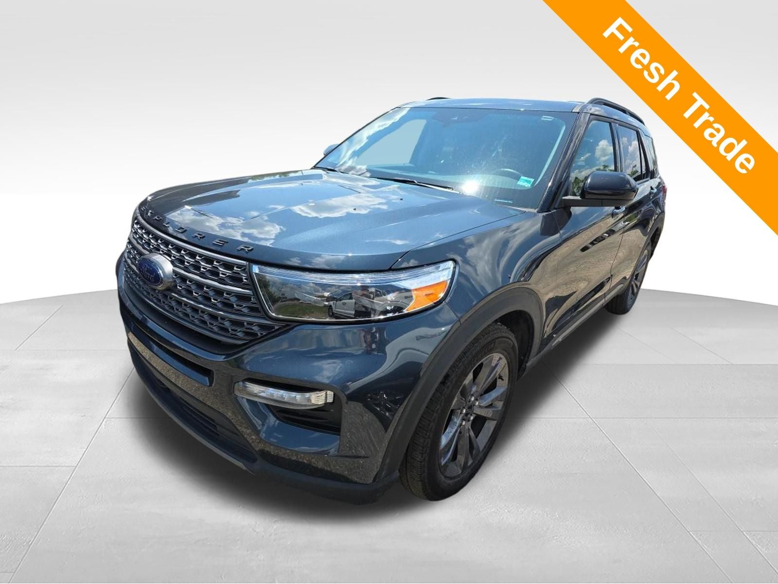 2024 Ford Explorer XLT w/ Panoramic Moonroof