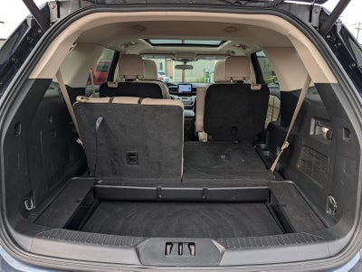 2024 Ford Explorer XLT w/ Panoramic Moonroof