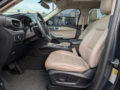 2024 Ford Explorer XLT w/ Panoramic Moonroof