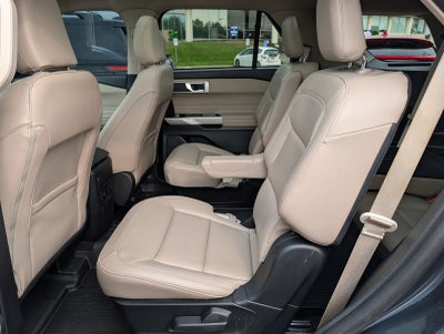 2024 Ford Explorer XLT w/ Panoramic Moonroof