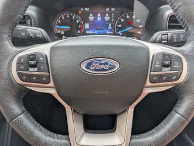 2024 Ford Explorer XLT w/ Panoramic Moonroof
