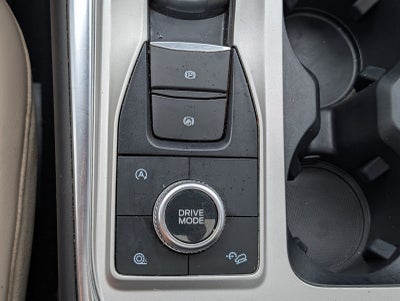 2024 Ford Explorer XLT w/ Panoramic Moonroof