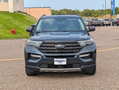 2024 Ford Explorer XLT w/ Panoramic Moonroof