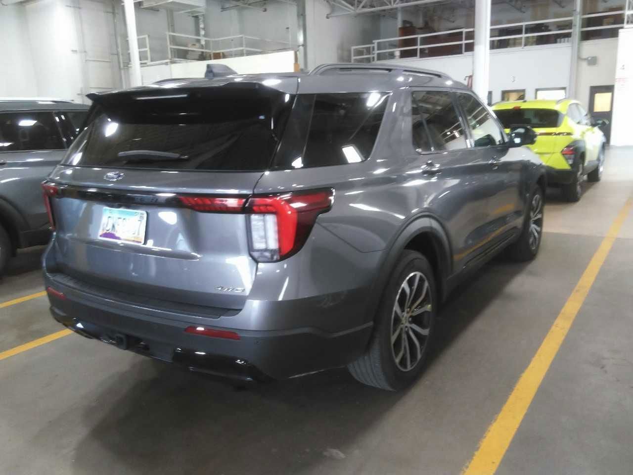 2025 Ford Explorer ST-Line