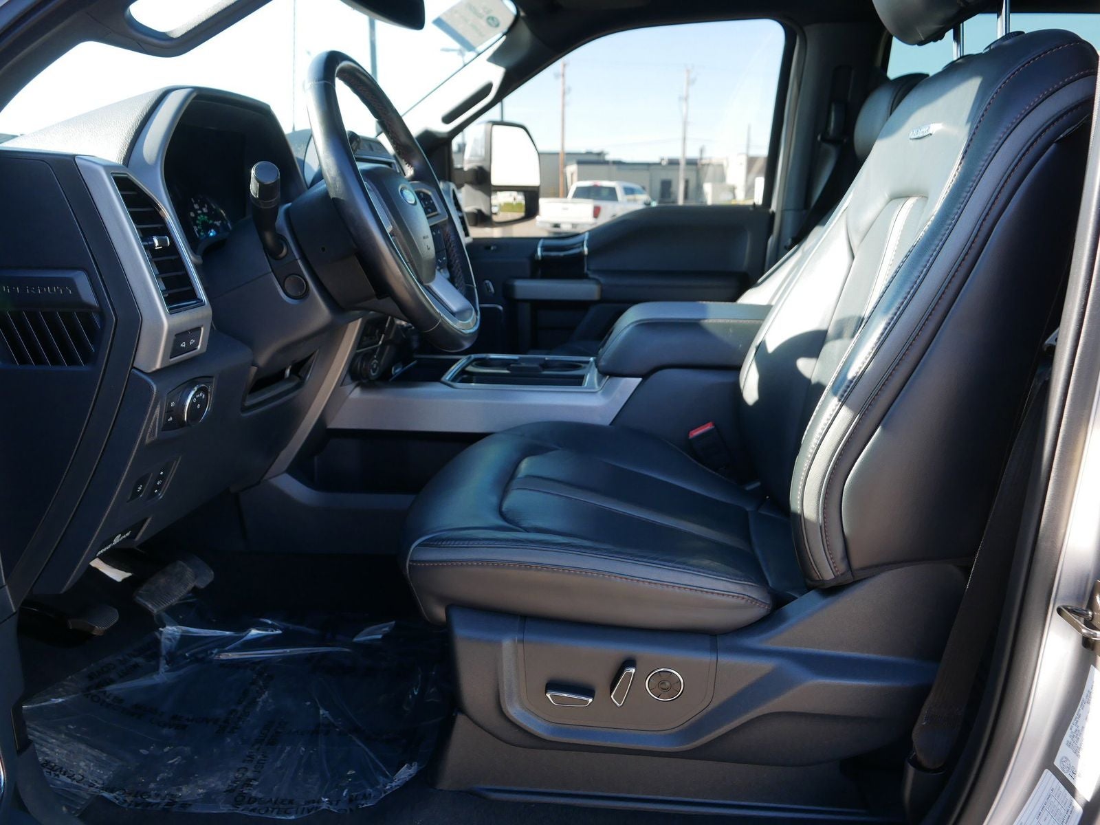 2022 Ford F-250SD Platinum w/ Panoramic Moonroof
