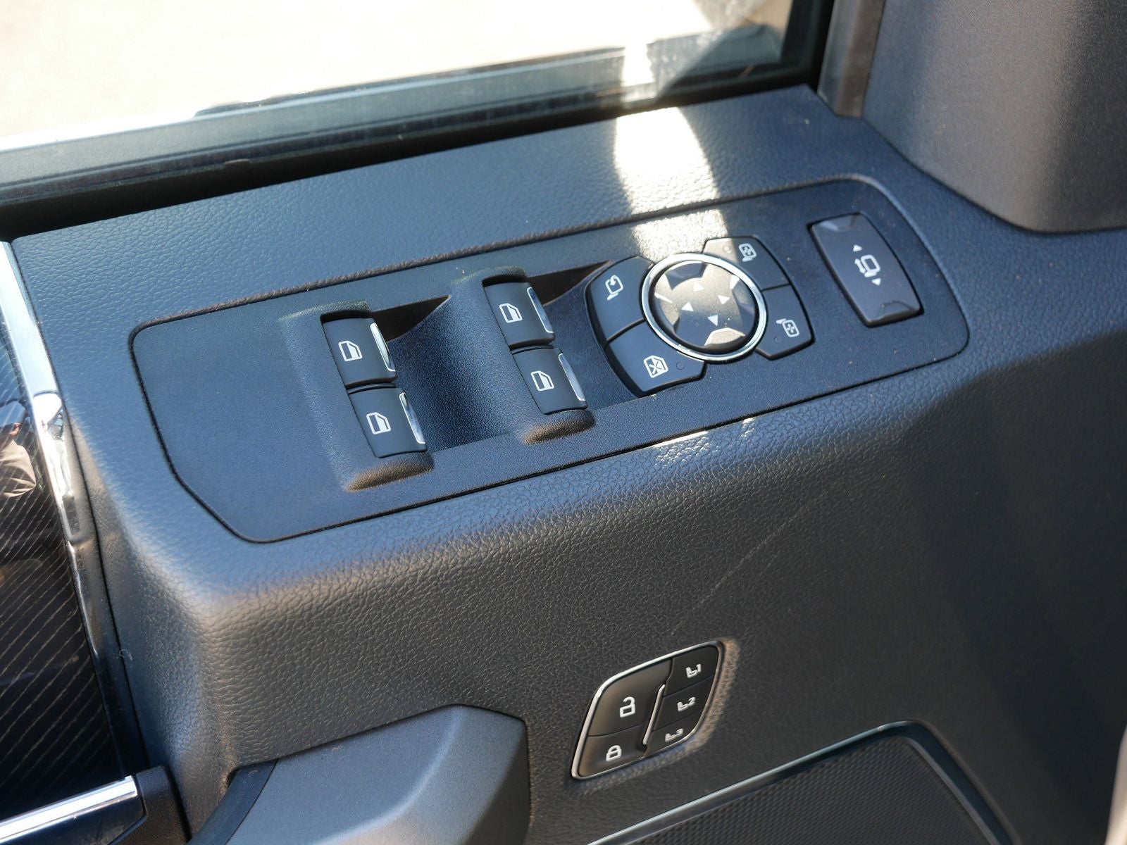 2022 Ford F-250SD Platinum w/ Panoramic Moonroof