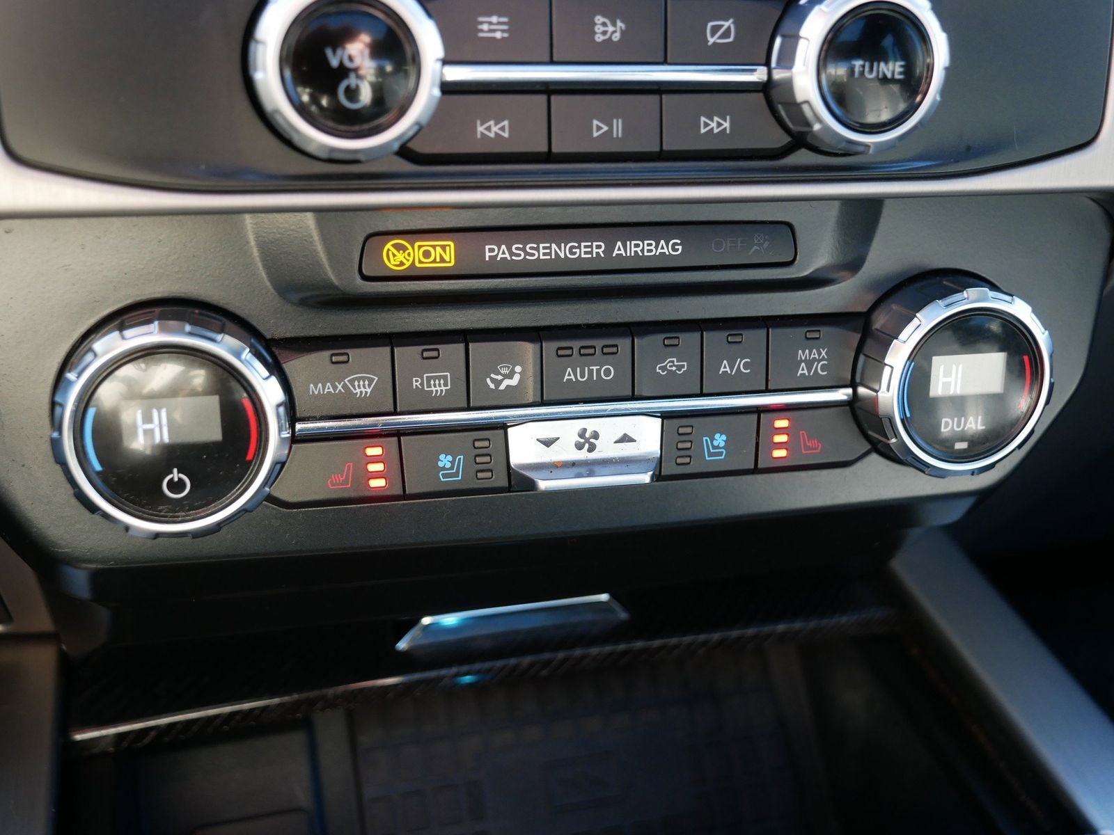 2022 Ford F-250SD Platinum w/ Panoramic Moonroof