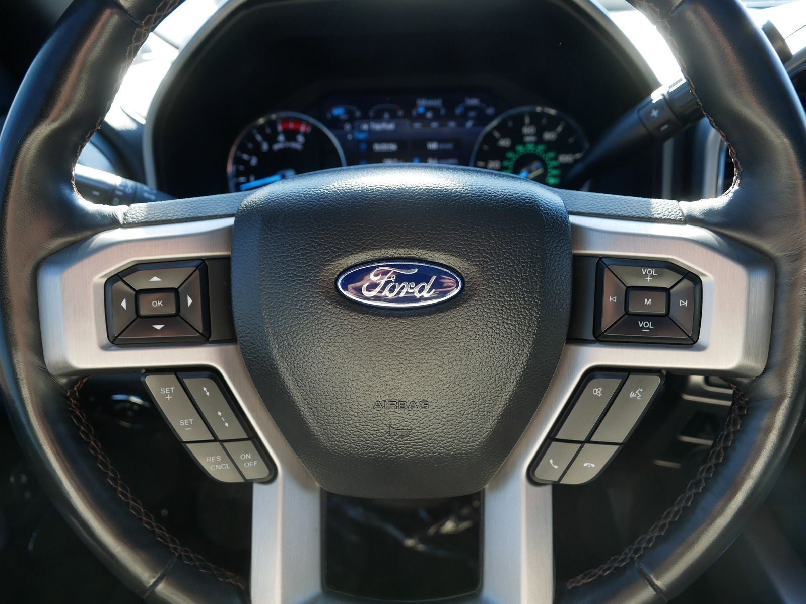 2022 Ford F-250SD Platinum w/ Panoramic Moonroof