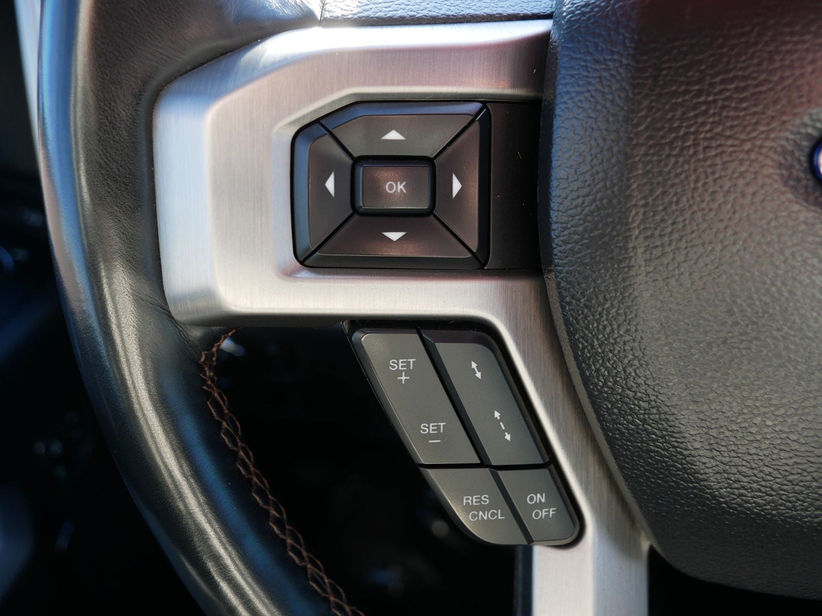 2022 Ford F-250SD Platinum w/ Panoramic Moonroof