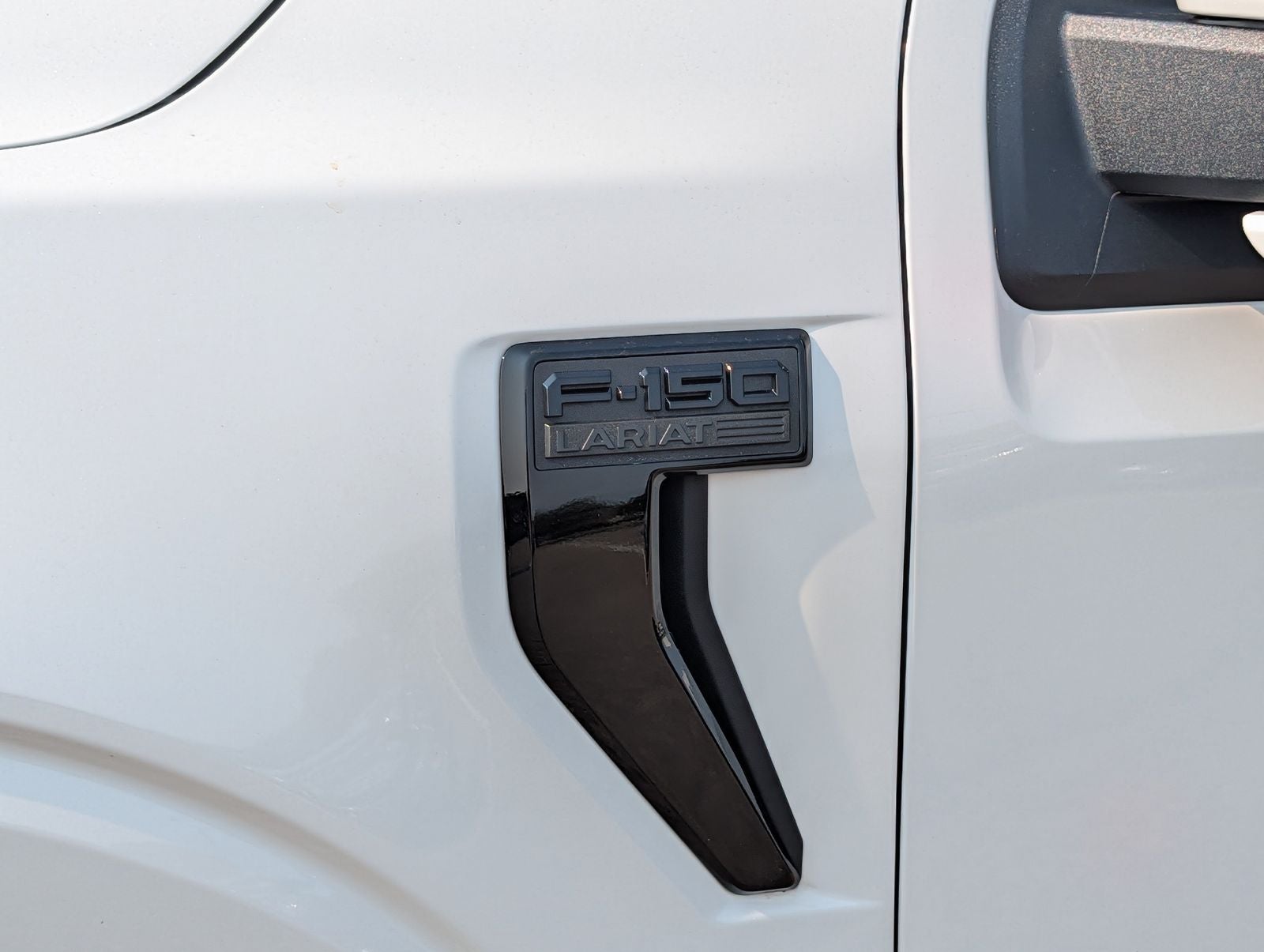 2023 Ford F-150 Lariat 5.0 V8 w/ Panoramic Roof