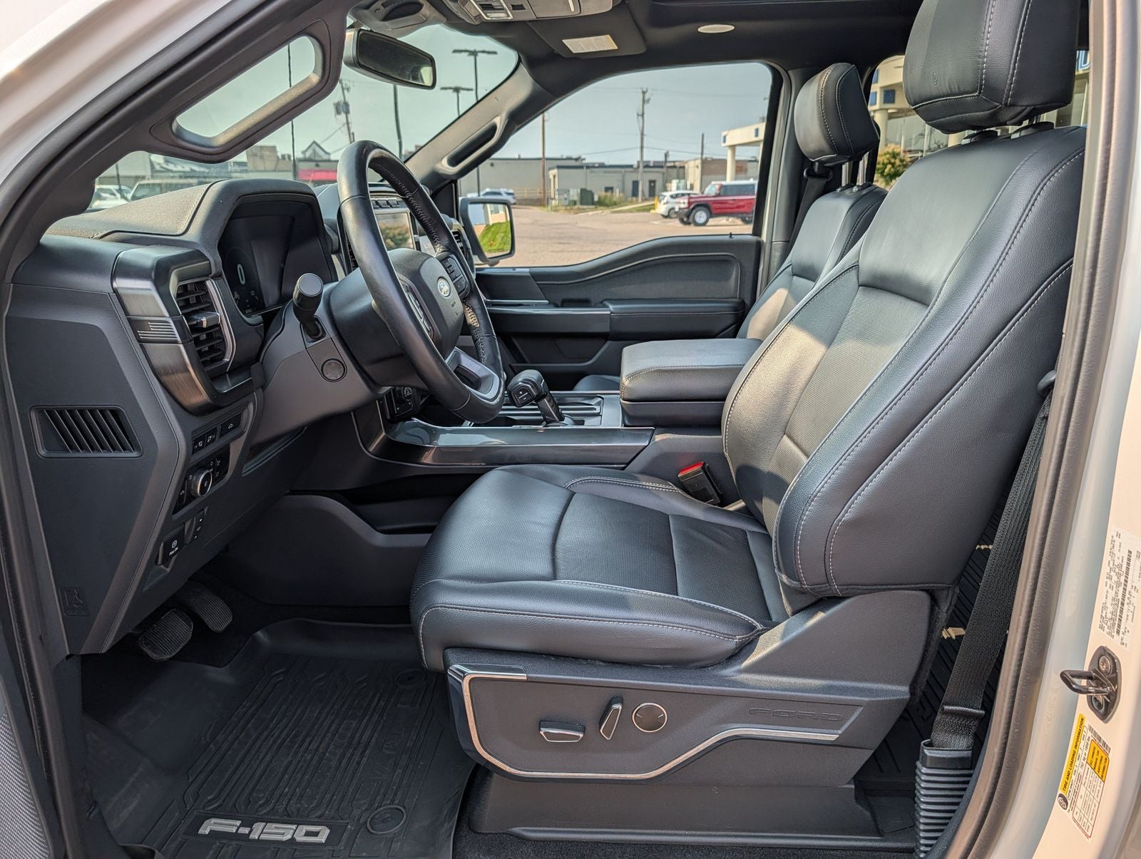 2023 Ford F-150 Lariat 5.0 V8 w/ Panoramic Roof