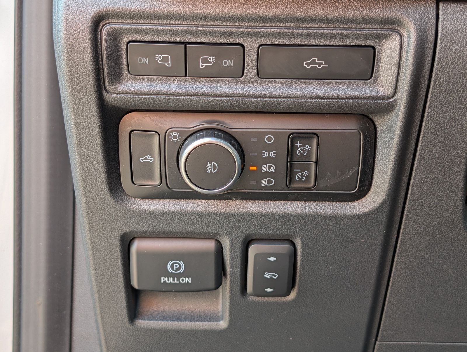 2023 Ford F-150 Lariat 5.0 V8 w/ Panoramic Roof
