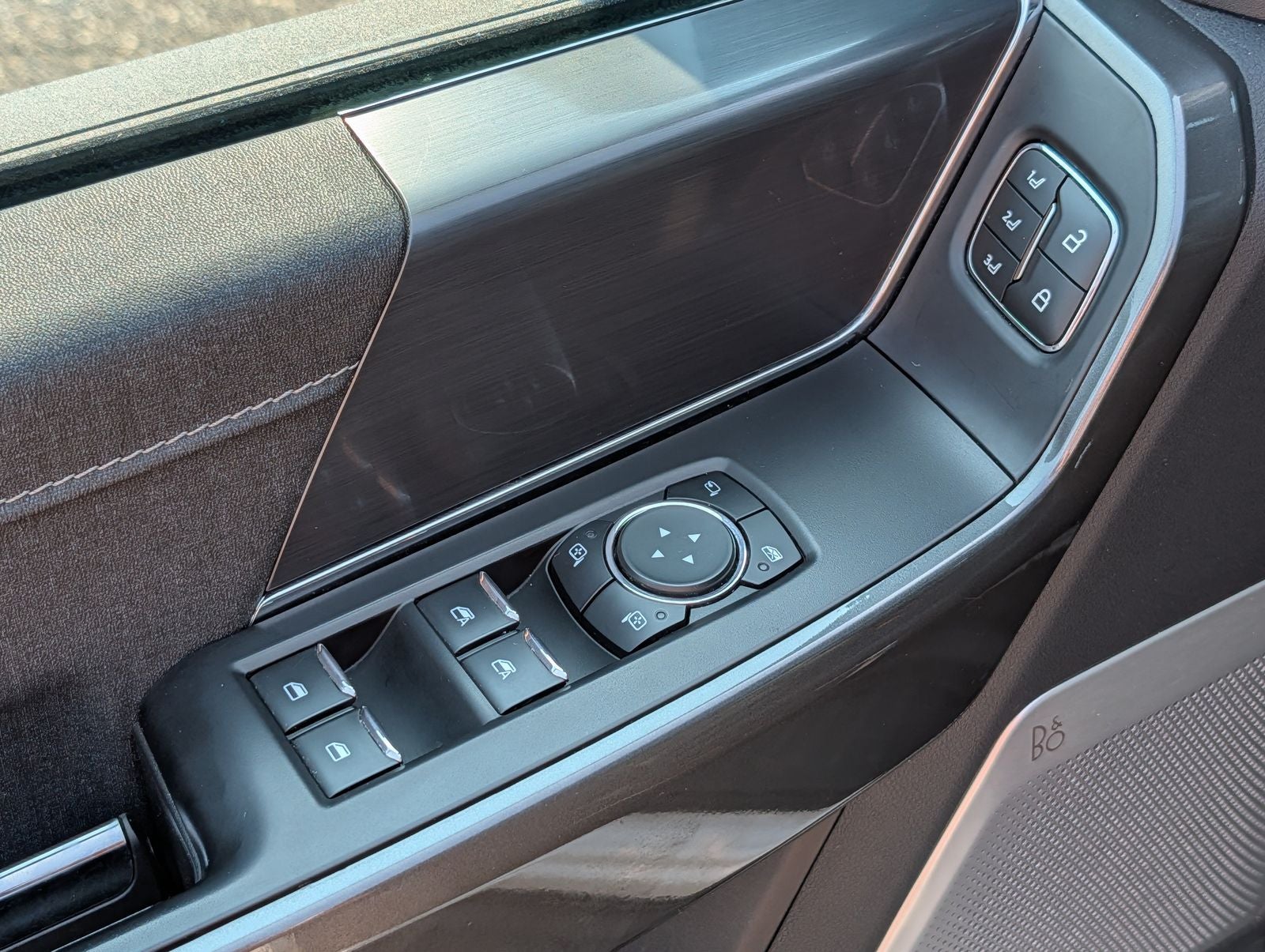 2023 Ford F-150 Lariat 5.0 V8 w/ Panoramic Roof