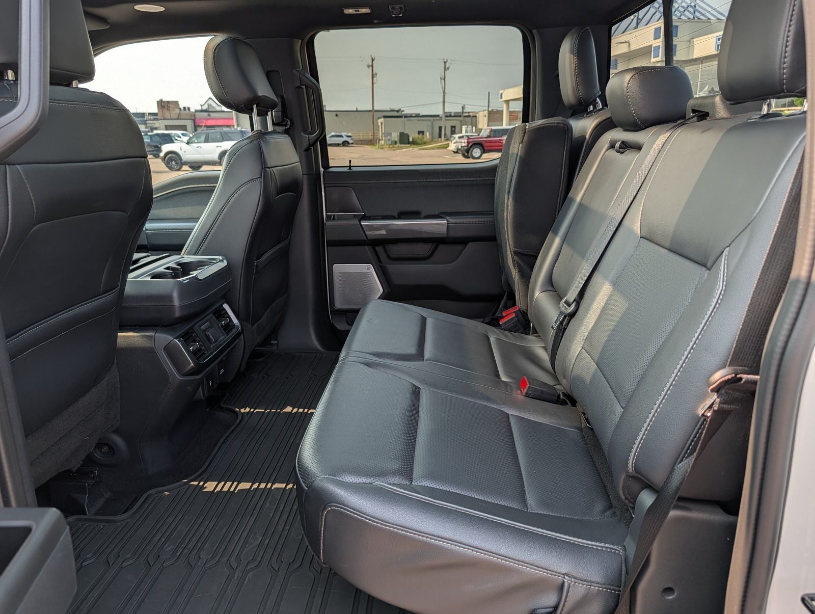 2023 Ford F-150 Lariat 5.0 V8 w/ Panoramic Roof
