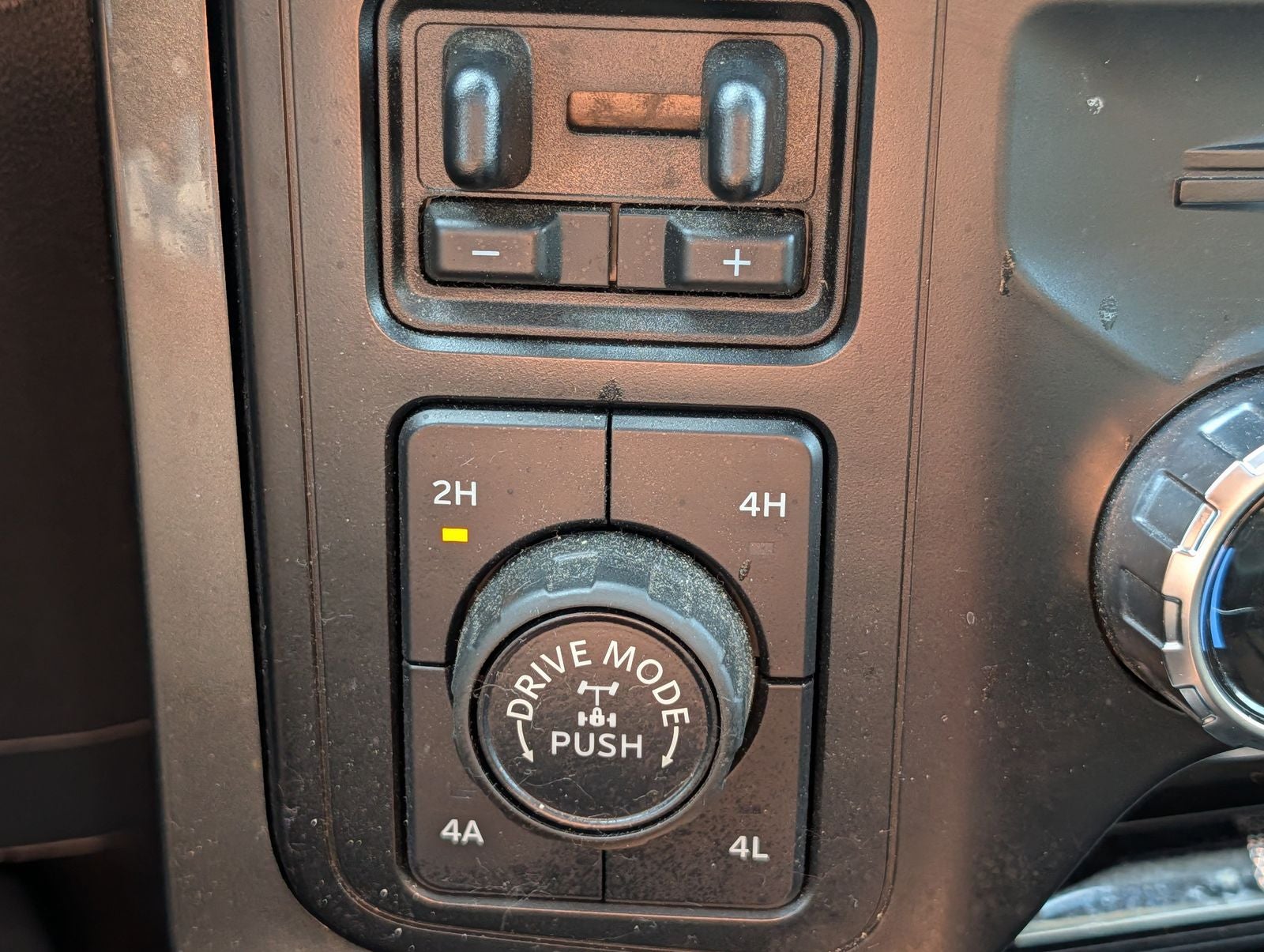2023 Ford F-150 Lariat 5.0 V8 w/ Panoramic Roof