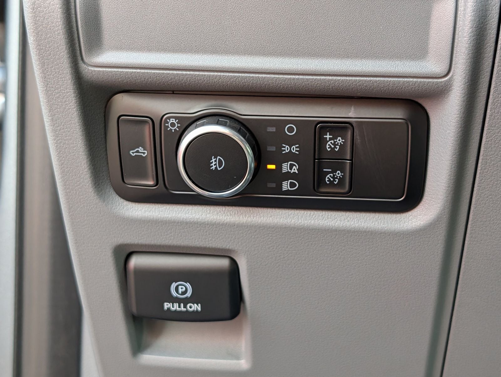 2023 Ford F-150 XLT 5.0 V8