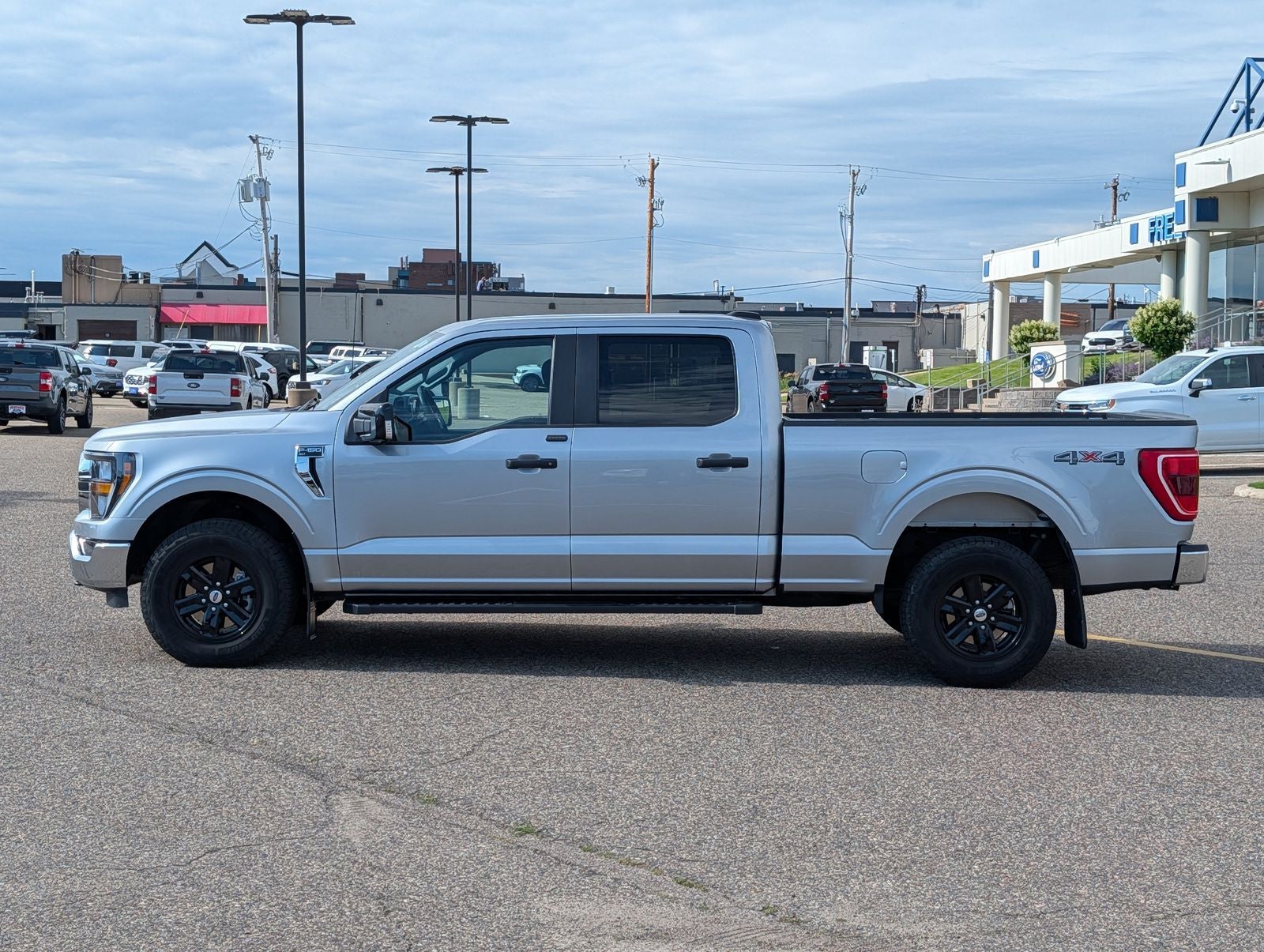 2023 Ford F-150 XLT 5.0 V8