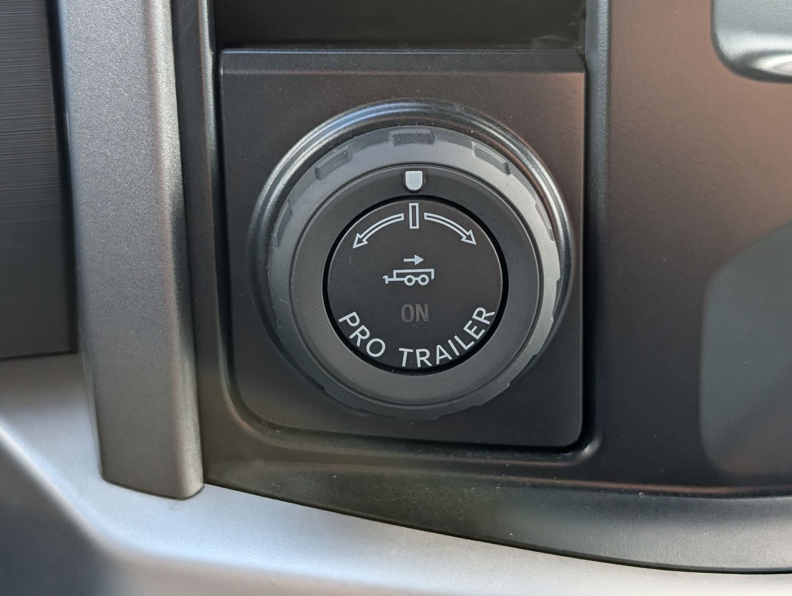 2023 Ford F-150 XLT 5.0 V8