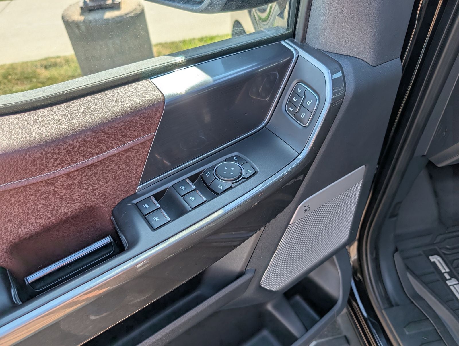 2023 Ford F-150 Lariat w/ Panoramic Moonroof