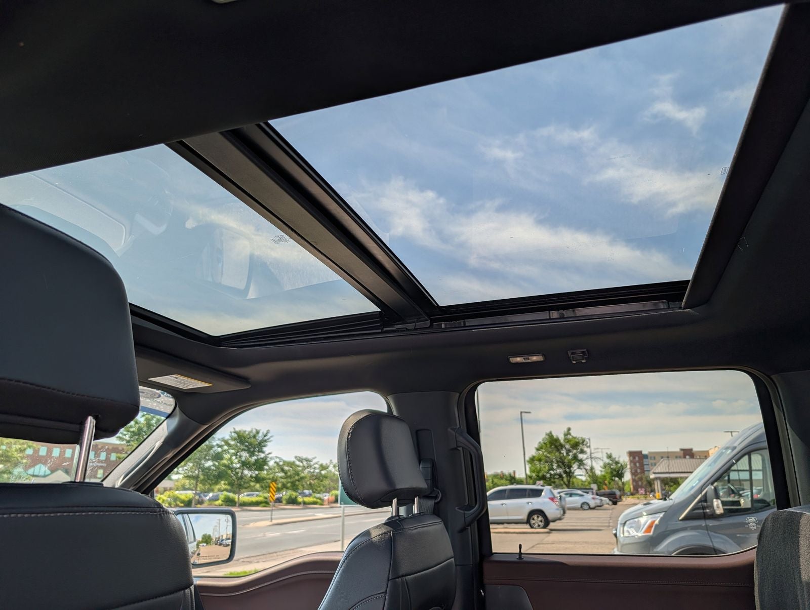 2023 Ford F-150 Lariat w/ Panoramic Moonroof