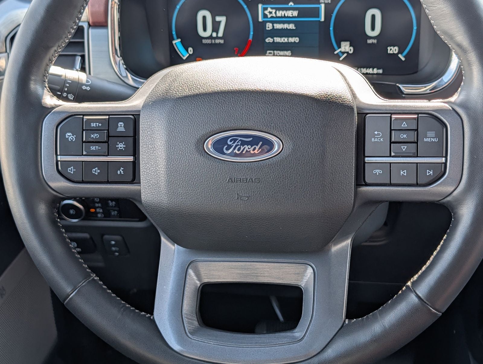 2023 Ford F-150 Lariat w/ Panoramic Moonroof
