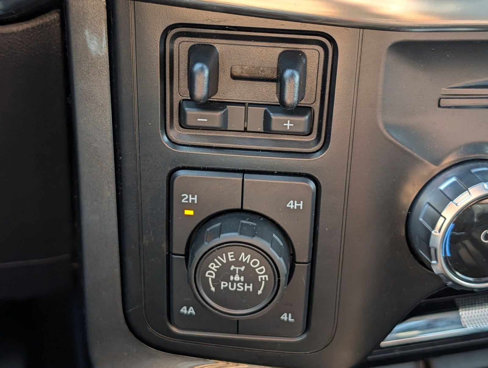 2023 Ford F-150 Lariat w/ Panoramic Moonroof