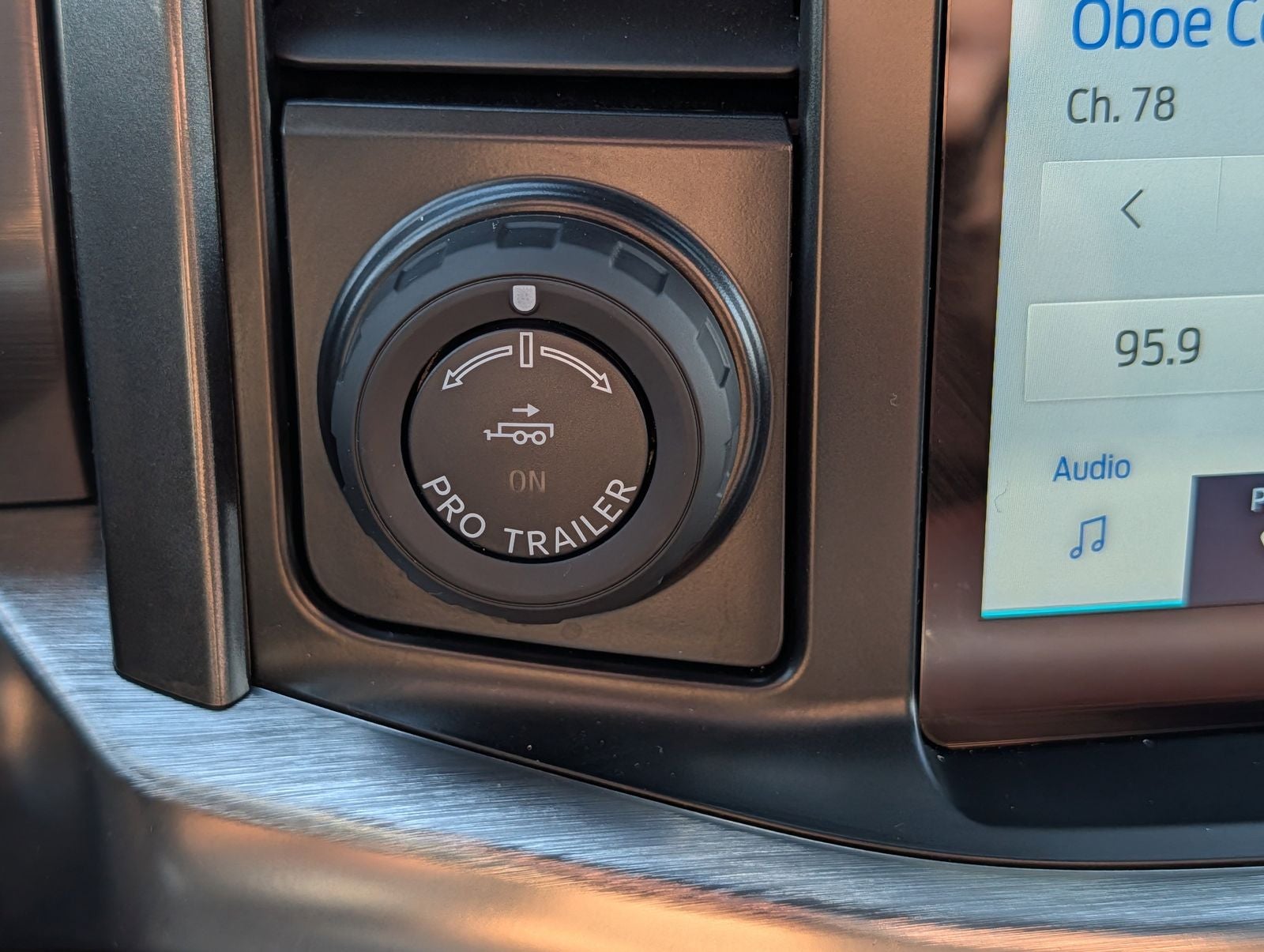 2023 Ford F-150 Lariat w/ Panoramic Moonroof
