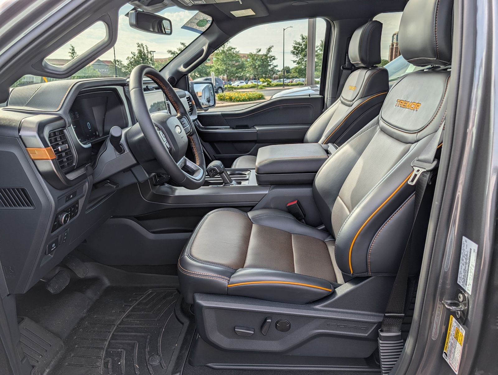 2025 Ford F-150 Tremor w/ Panoramic Moonroof