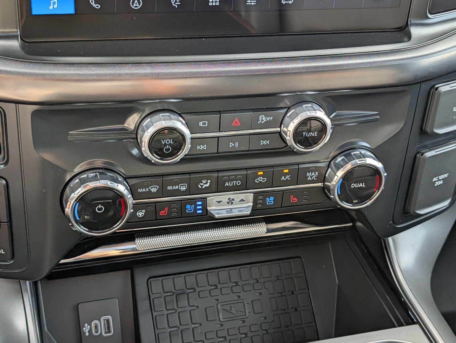 2025 Ford F-150 Tremor w/ Panoramic Moonroof