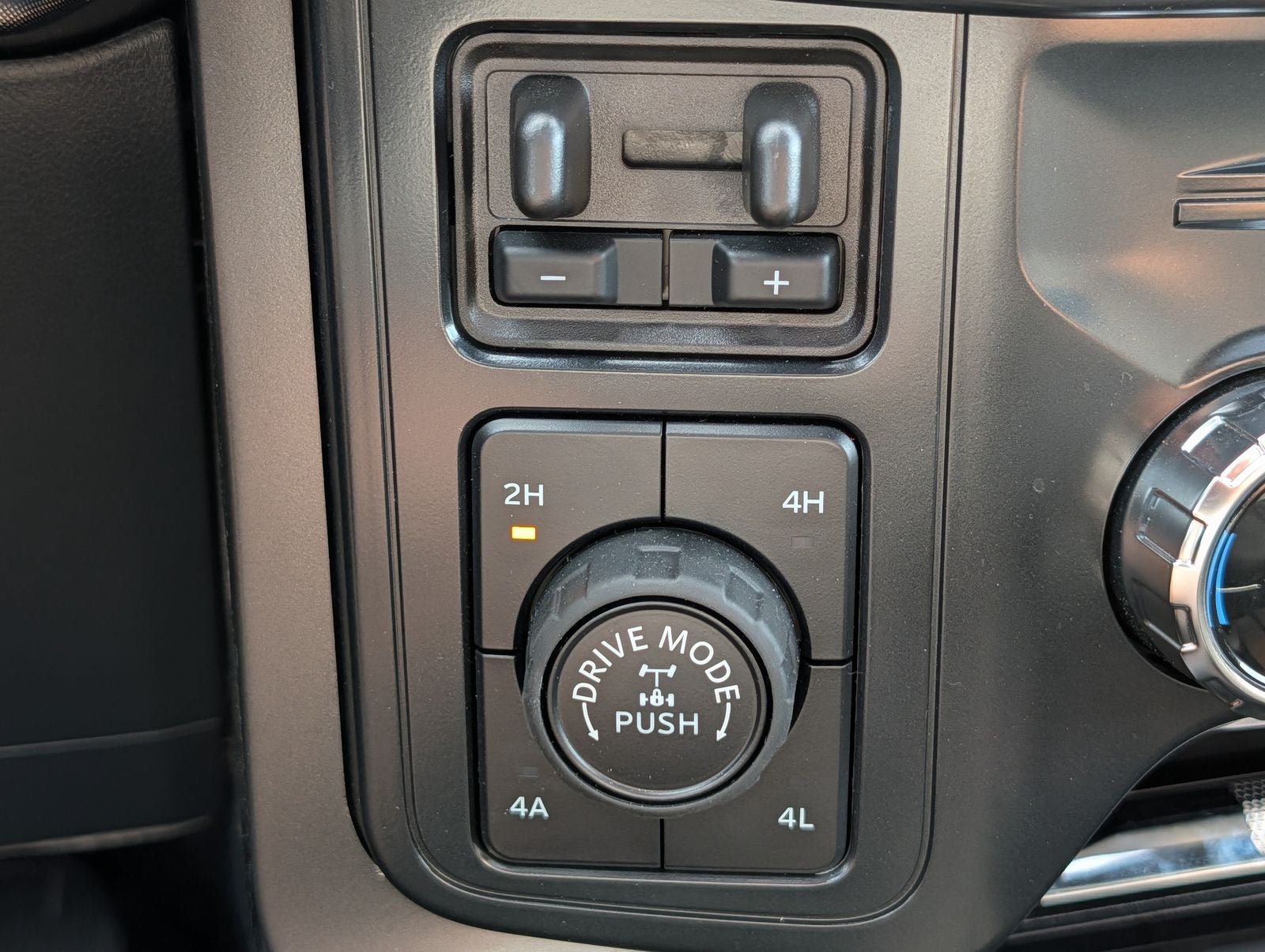 2025 Ford F-150 Tremor w/ Panoramic Moonroof
