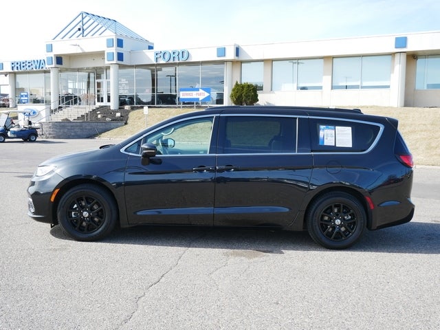 Used 2022 Chrysler Pacifica Touring L with VIN 2C4RC1BG3NR162359 for sale in Minneapolis, Minnesota