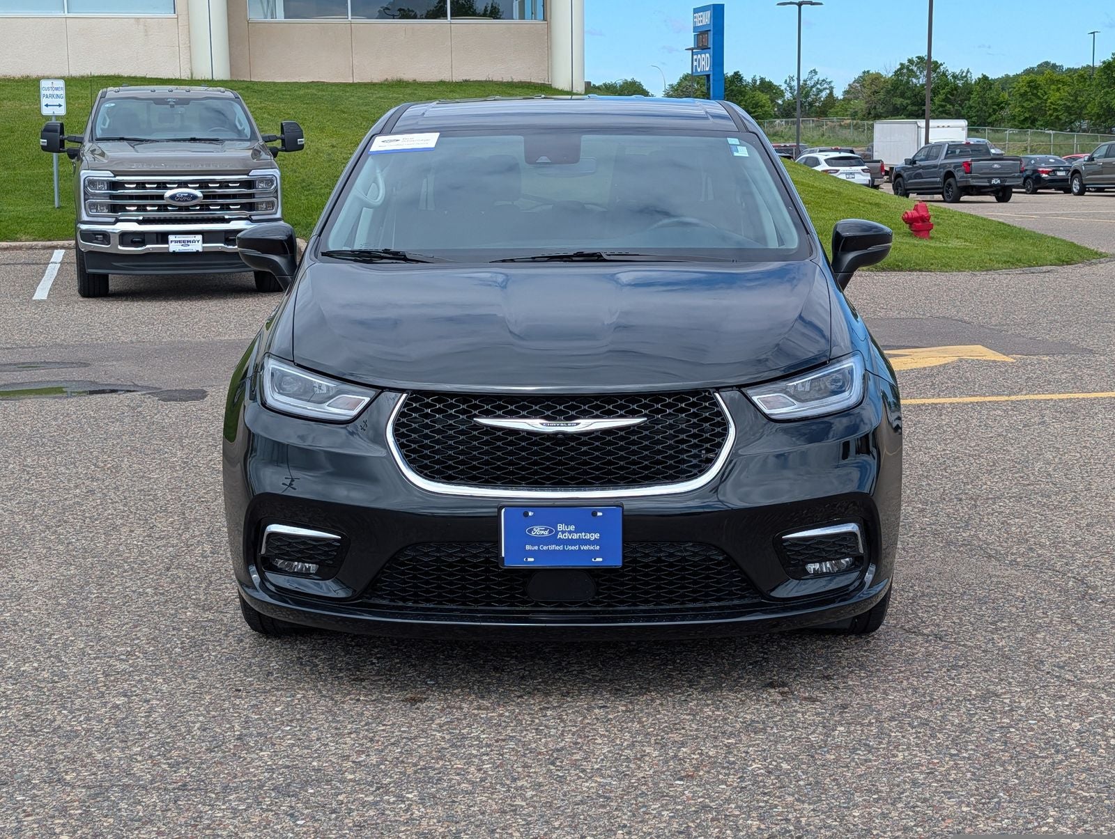 2023 Chrysler Pacifica Touring L