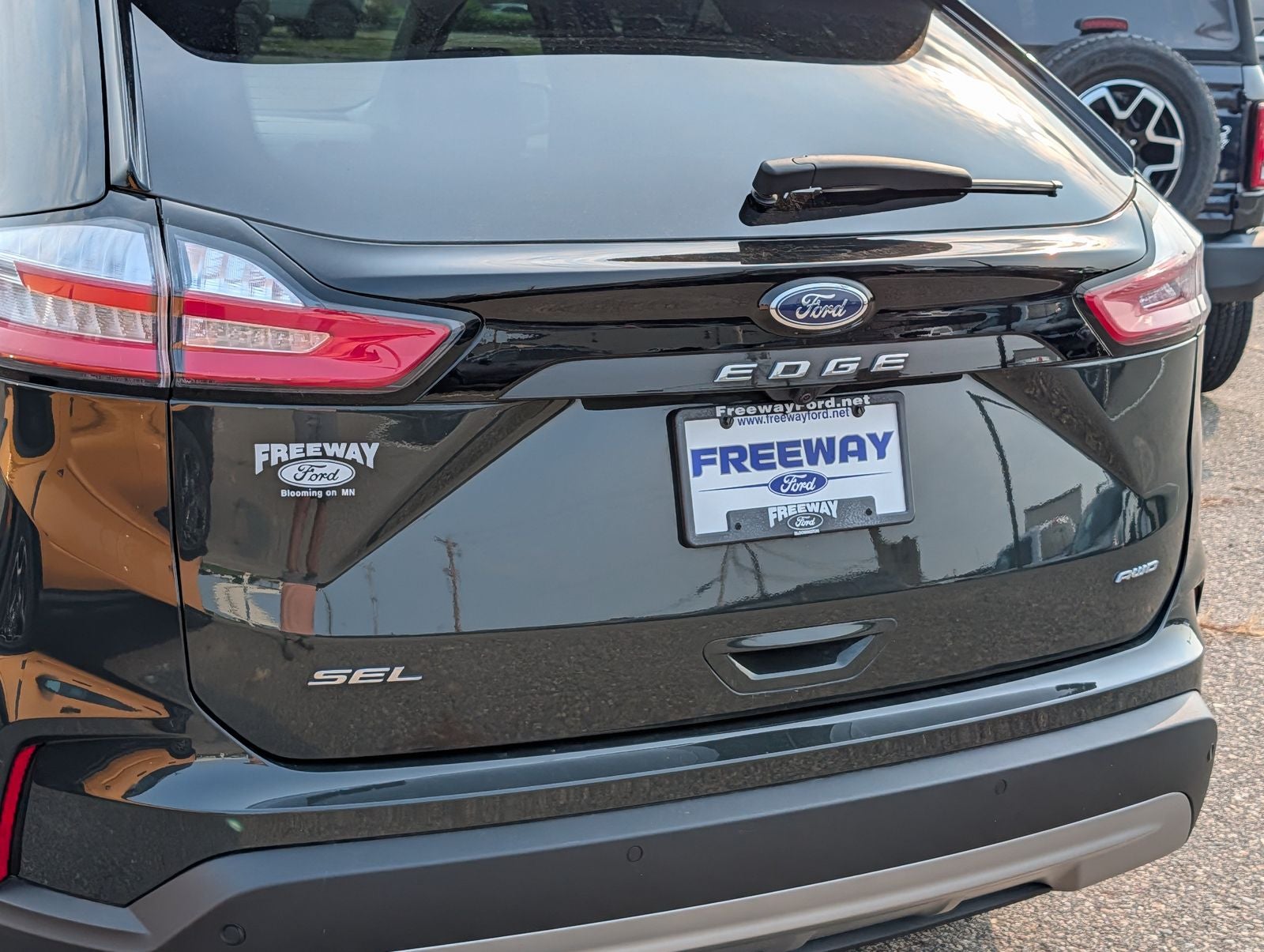 2024 Ford Edge SEL w/ Panoramic Moonroof