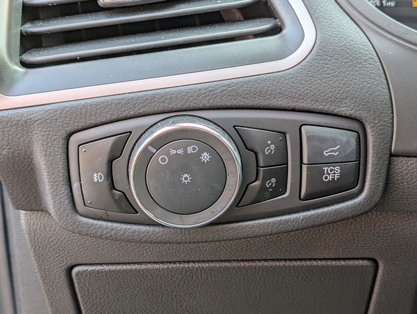 2024 Ford Edge SEL w/ Panoramic Moonroof