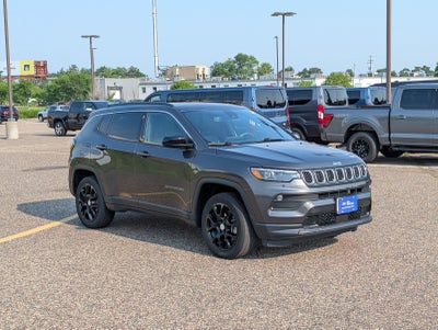 2023 Jeep Compass Latitude Lux w/ Panoramic Moonroof
