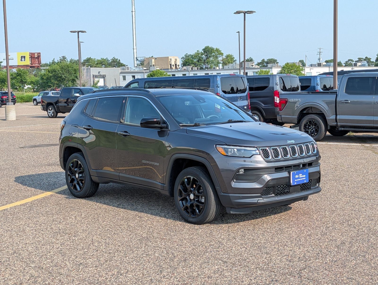 2023 Jeep Compass Latitude Lux w/ Panoramic Moonroof