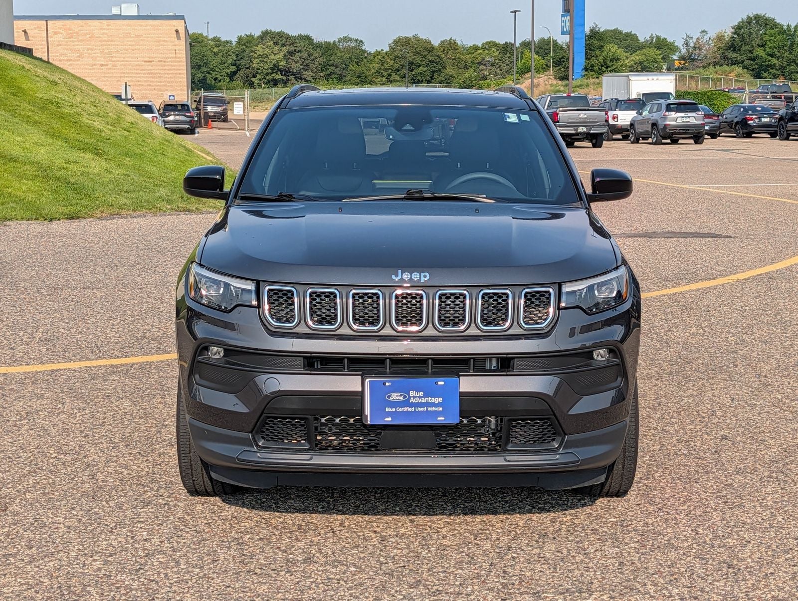 2023 Jeep Compass Latitude Lux w/ Panoramic Moonroof