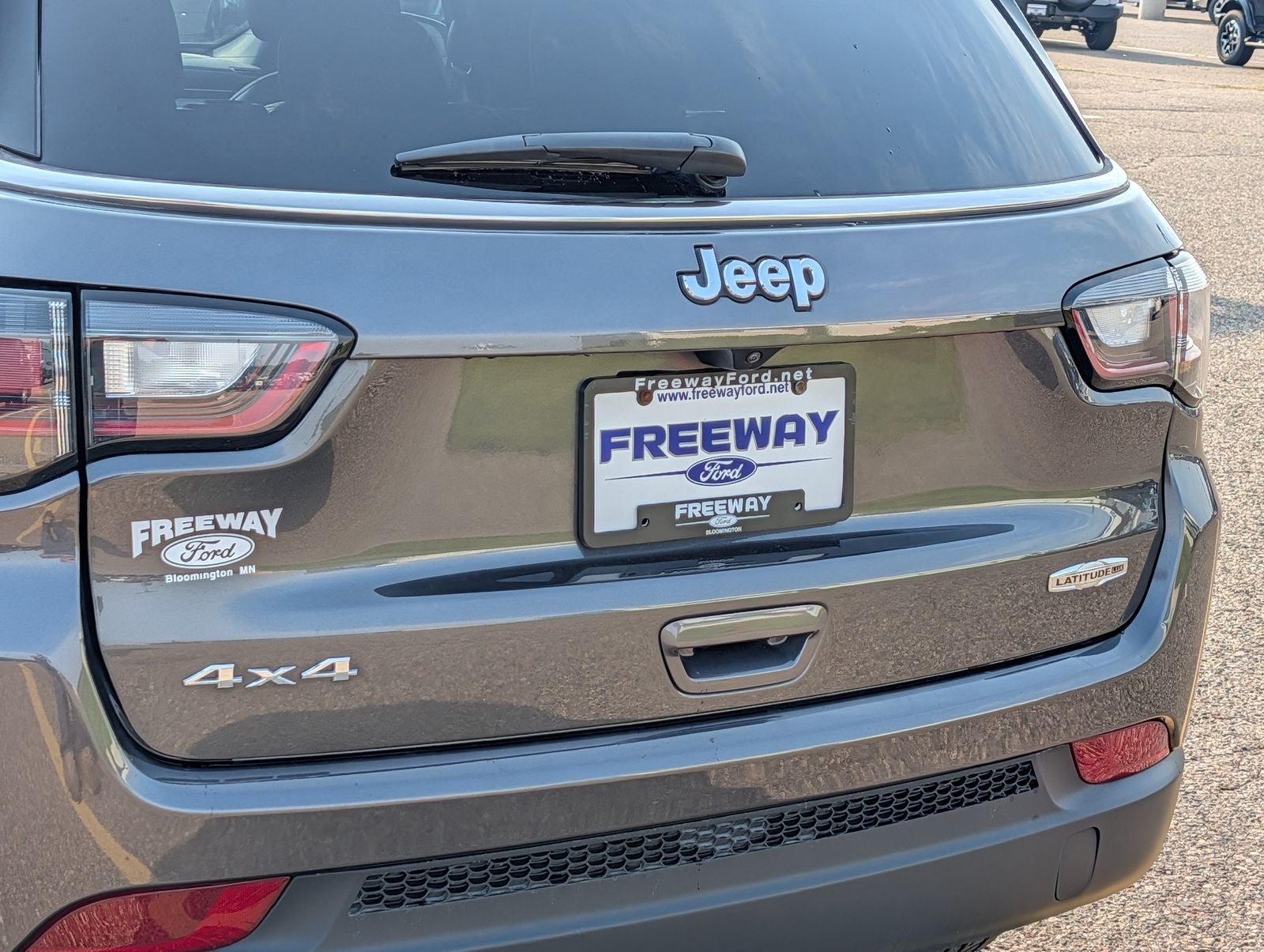 2023 Jeep Compass Latitude Lux w/ Panoramic Moonroof