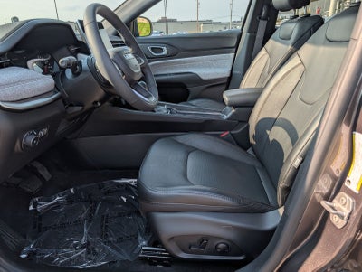2023 Jeep Compass Latitude Lux w/ Panoramic Moonroof