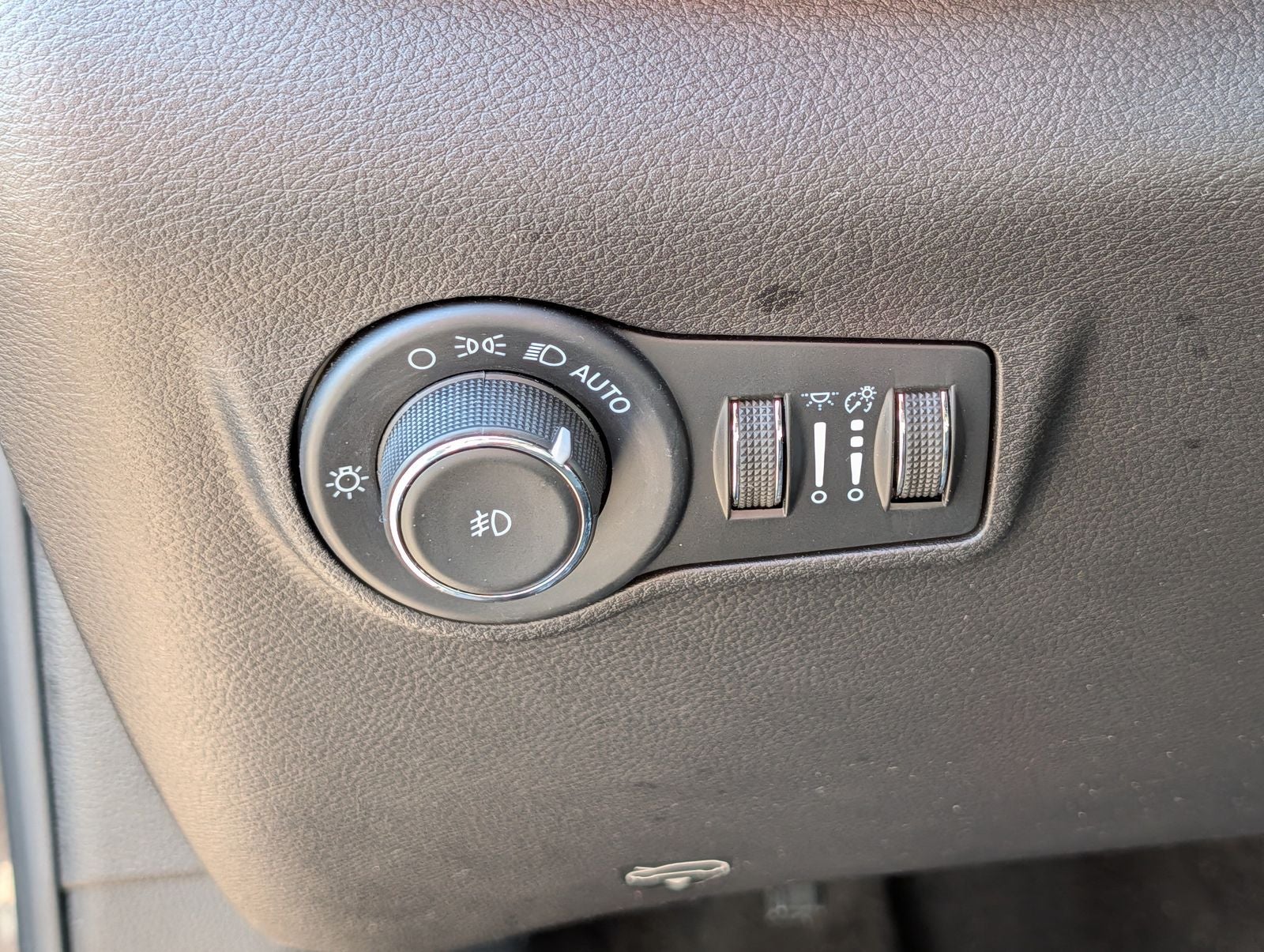 2023 Jeep Compass Latitude Lux w/ Panoramic Moonroof