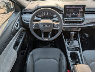 2023 Jeep Compass Latitude Lux w/ Panoramic Moonroof
