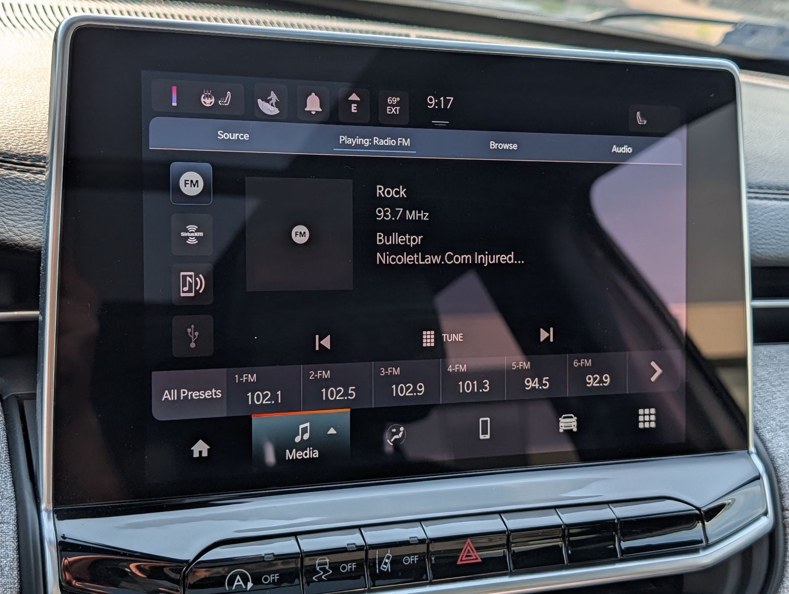 2023 Jeep Compass Latitude Lux w/ Panoramic Moonroof