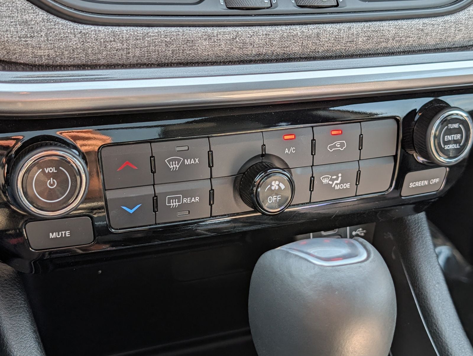 2023 Jeep Compass Latitude Lux w/ Panoramic Moonroof