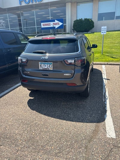 2023 Jeep Compass Latitude Lux w/ Panoramic Moonroof