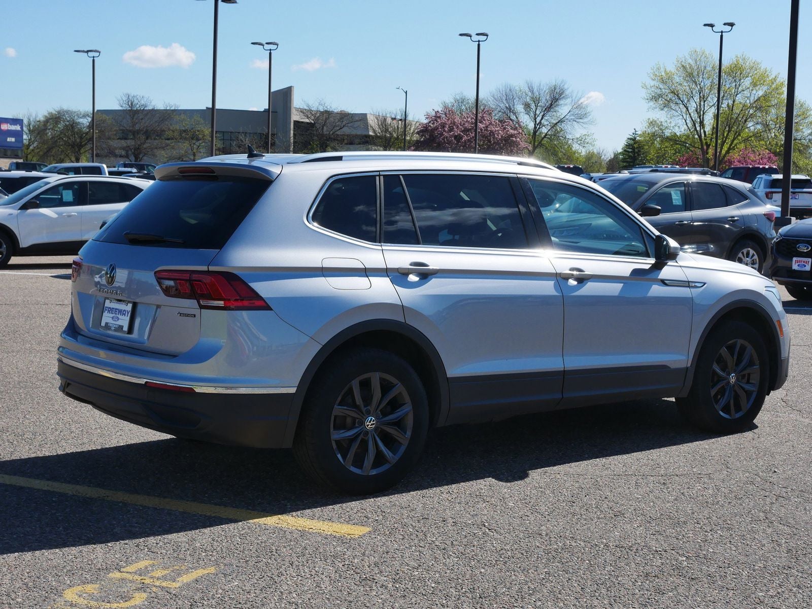 2024 Volkswagen Tiguan 2.0T SE