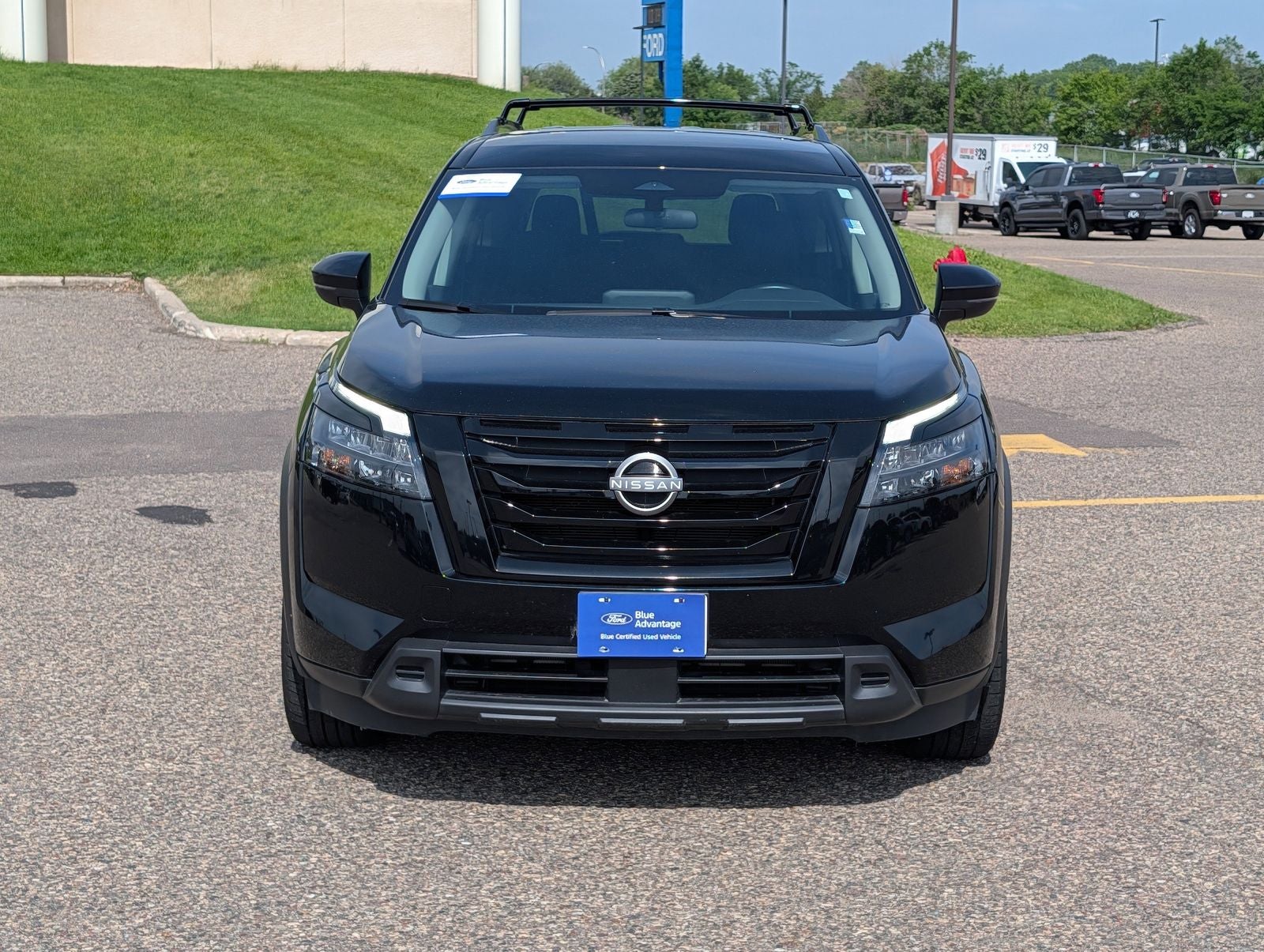 2023 Nissan Pathfinder SV